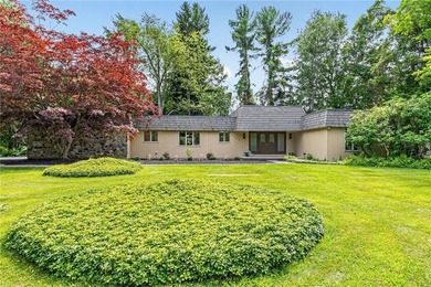 LOCATION, LIFESTYLE & LUXURY - ALL IN ONE! Nestled in a quiet - photo 5