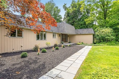 LOCATION, LIFESTYLE & LUXURY - ALL IN ONE! Nestled in a quiet - photo 7