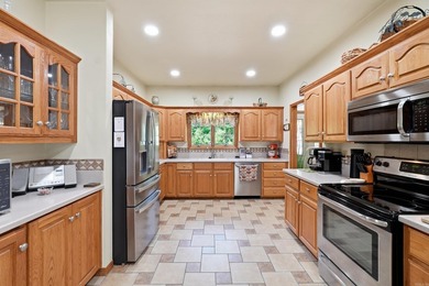 Enjoy the perfect blend of golf, lake and resort-style living in - photo 20