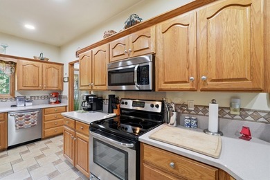 Enjoy the perfect blend of golf, lake and resort-style living in - photo 21