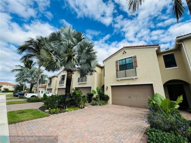 Lake Townhome/Townhouse For Sale in Boca Raton, Florida