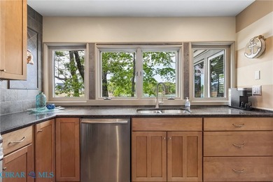 Step into this beautifully updated condo just in time for summer - photo 10
