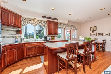 Welcome to a truly exceptional Olympic Peninsula custom built - photo 10