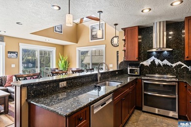 A rare opportunity to own a true slice of paradise on Lake - photo 4