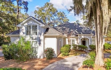 Discover the perfect blend of coastal elegance and serene island - photo 1