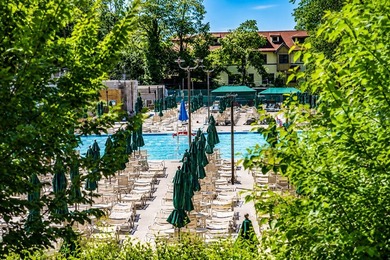 Welcome to Apartment 3F at 5800 Arlington Avenue, a bright and - photo 9