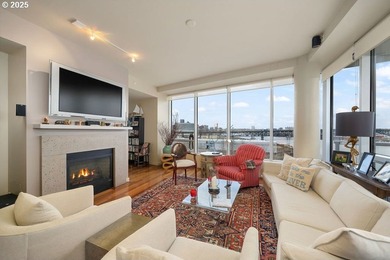 Quiet, clean South Waterfront! Breathtaking city, river and