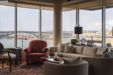 Quiet, clean South Waterfront! Breathtaking city, river and