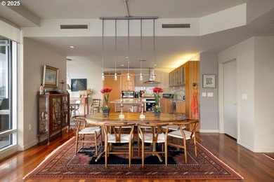 Quiet, clean South Waterfront! Breathtaking city, river and