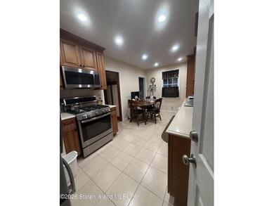 WELL MAINTAINED ONE FAMILY HOME FEATURING A DESIRABLE FIRST - photo 18