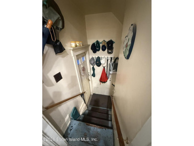 WELL MAINTAINED ONE FAMILY HOME FEATURING A DESIRABLE FIRST - photo 31