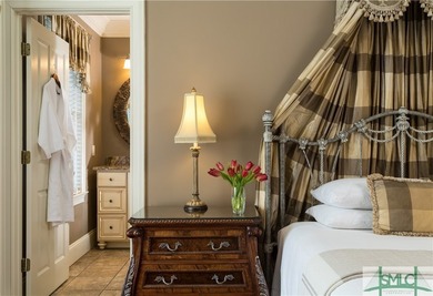 This classic Savannah gray brick townhome, located in the heart - photo 40