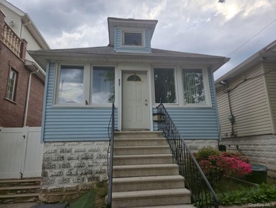 Charming two bedroom, one bath home featuring bright living - photo 1
