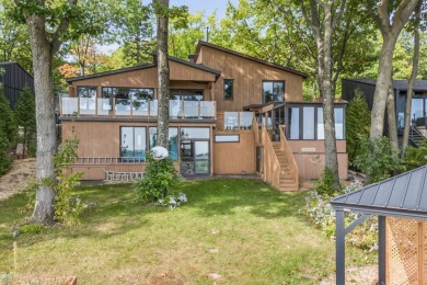 Lake Home For Sale in QuéBec (Sainte-Foy/Sillery/Cap-Rouge),