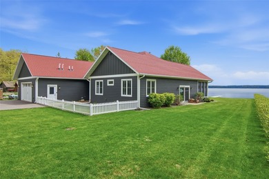 Do you want a beautiful lake home with a sandy beach, on a level - photo 4