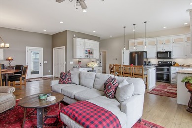 Do you want a beautiful lake home with a sandy beach, on a level - photo 7