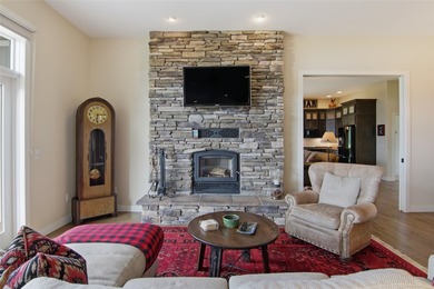 Do you want a beautiful lake home with a sandy beach, on a level - photo 10