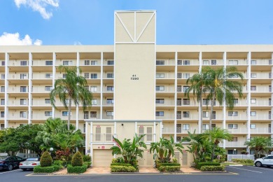 Lake Condo For Sale in Delray Beach, Florida