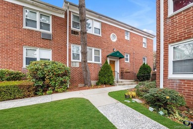 Top-floor 1-bedroom co-op in the well-maintained Whitewood - photo 11