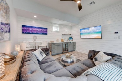 Welcome to *The Blue Flamingo*, a beautifully furnished retreat - photo 14