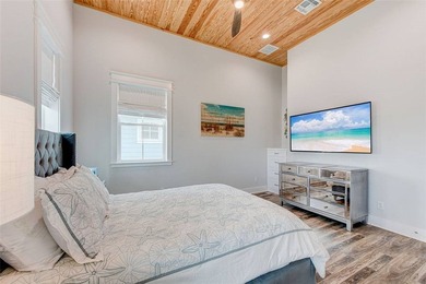 Welcome to *The Blue Flamingo*, a beautifully furnished retreat - photo 17