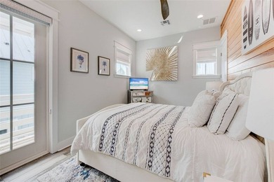 Welcome to *The Blue Flamingo*, a beautifully furnished retreat - photo 22