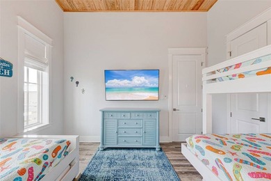 Welcome to *The Blue Flamingo*, a beautifully furnished retreat - photo 25