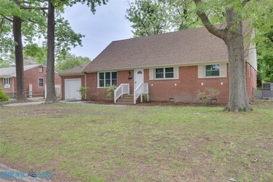 Welcome Home! This updated and upgraded 5 bedrooms, 3 full baths - photo 4