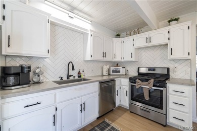 Income averaging $5k monthly this home is -Tucked against a - photo 7