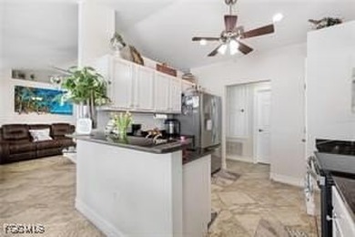 Impressive and spacious 6-bedroom, 4-bathroom home designed for - photo 8