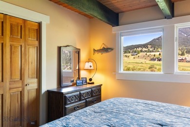 Seller is the 2nd owner since this unit was built in the early - photo 22