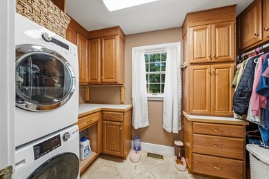 Welcome to this spectacular 5 Bedroom, 3.5 Bath custom home - photo 23