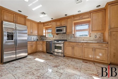 Please welcome this detached multi-family! This brilliant home - photo 7