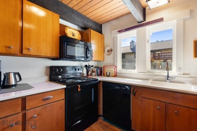 Seller is the 2nd owner since this unit was built in the early - photo 27