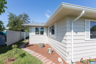 Meticulously updated from top to bottom, this move-in ready - photo 4