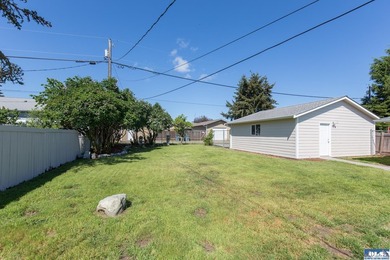 Meticulously updated from top to bottom, this move-in ready - photo 6