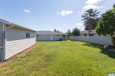 Meticulously updated from top to bottom, this move-in ready - photo 8
