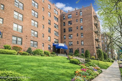 Gorgeous One Bedroom Co-Op nestled in the Kings Oliver, one of - photo 1