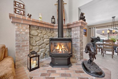 This impeccably maintained Lake Almanor West home has been - photo 5