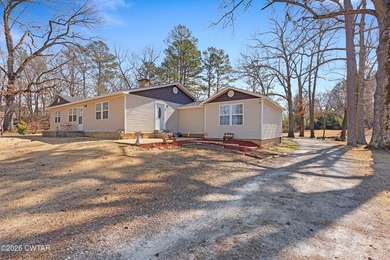 (private lake, pond, creek) Home For Sale in Henderson Tennessee