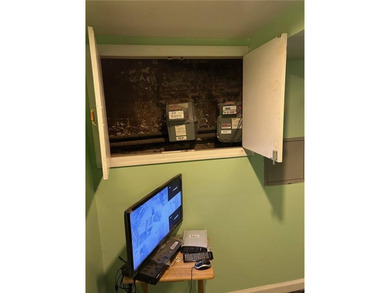 2 Family with a finished basement, 2 bedrooms over 2 bedrooms - photo 4