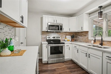 Welcome home to this beautifully updated 3-bedroom, 1.5-bath - photo 5