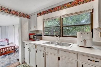 Cheap & Cheerful! This lakefront SW comes furnished with Five - photo 15