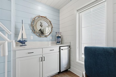 Welcome to ''Surf Bungalow 25,'' your private slice of paradise - photo 9