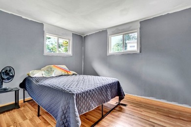 Cheap & Cheerful! This lakefront SW comes furnished with Five - photo 20
