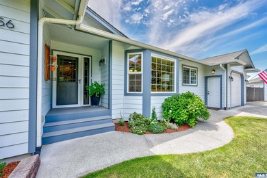 Immaculate and move-in ready, this stunning single-story home - photo 4