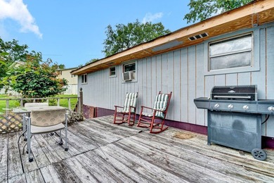 Cheap & Cheerful! This lakefront SW comes furnished with Five - photo 29