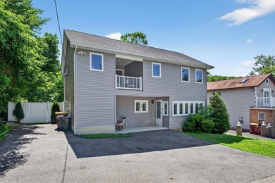 Experience the magic of lake living! Beautifully maintained home - photo 3