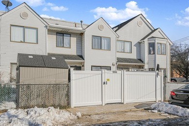 Newly Renovated 3-Bedroom Townhouse in the Heart of Mariners - photo 2