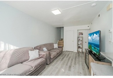 Newly Renovated 3-Bedroom Townhouse in the Heart of Mariners - photo 6